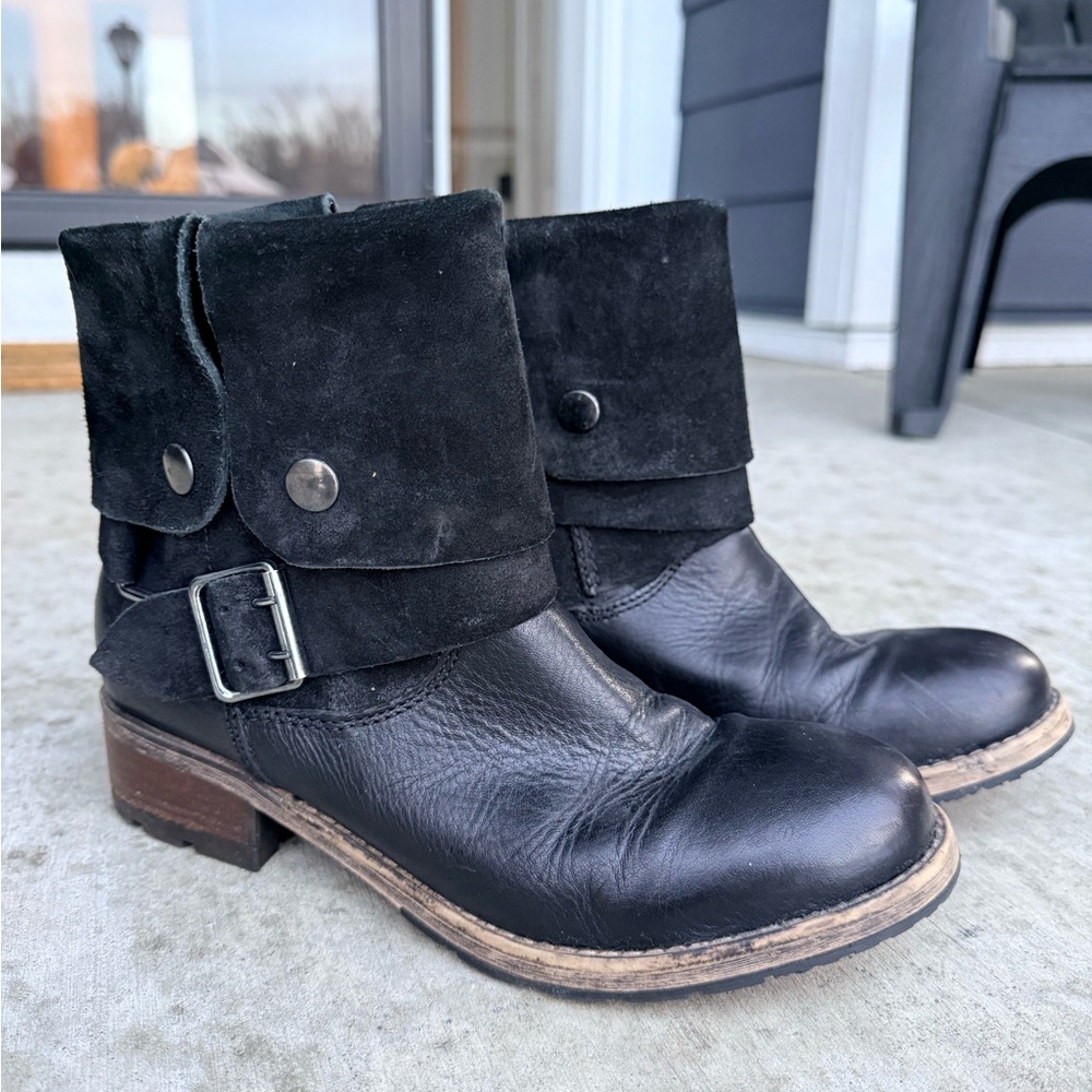 Clarks Black Leather & Suede Fold-Over Ankle Boots Size 7.5 Moto Bootie Boho
